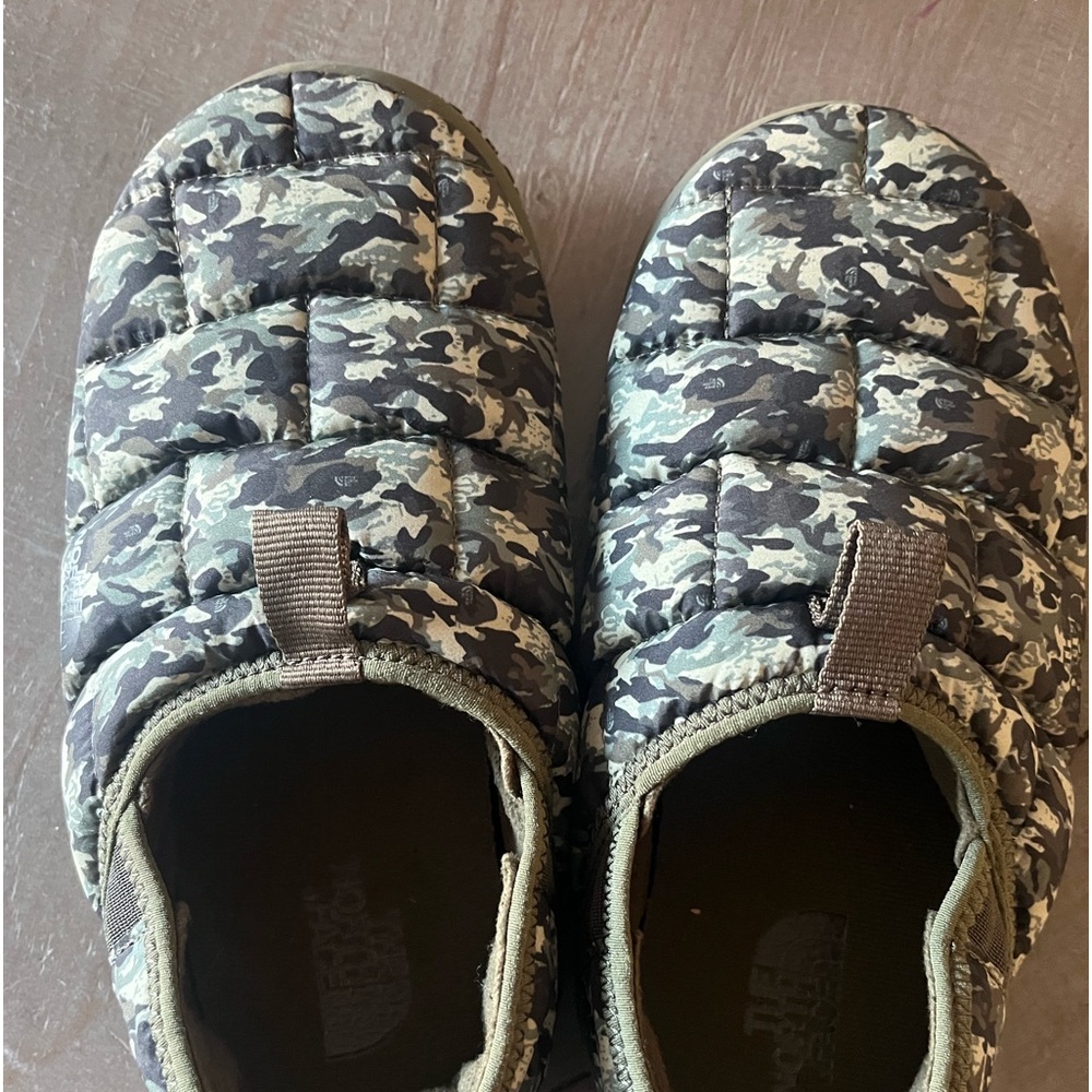 Kids North Face Slipper shoes! Youth Boys